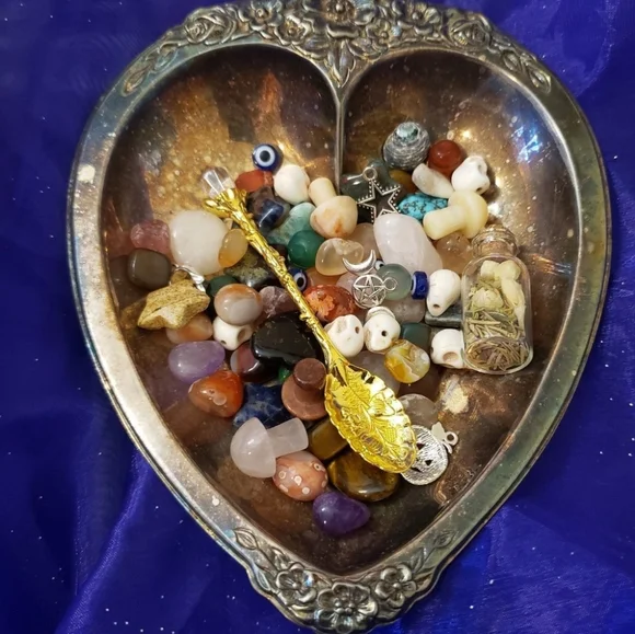 Witchy Crystal Confetti Tumbles And Charms Mystery Scoop - Picture 7 of 7